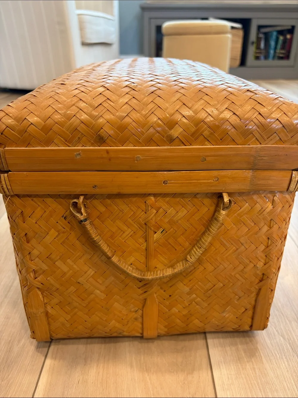Vintage woven basket in Honey Brown